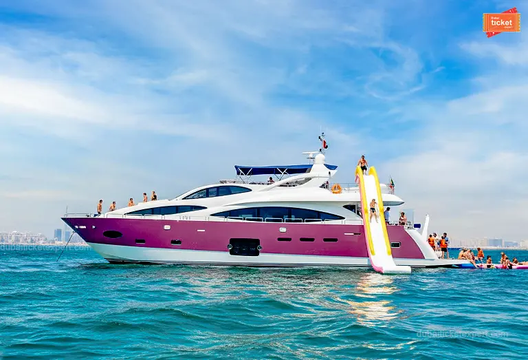 luxury yacht sightseeing